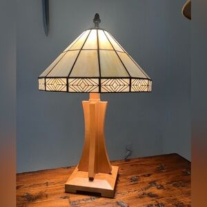 MCM Vintage Craftsman Mission Style Stained Glass Table Lamp - Cream and Brown